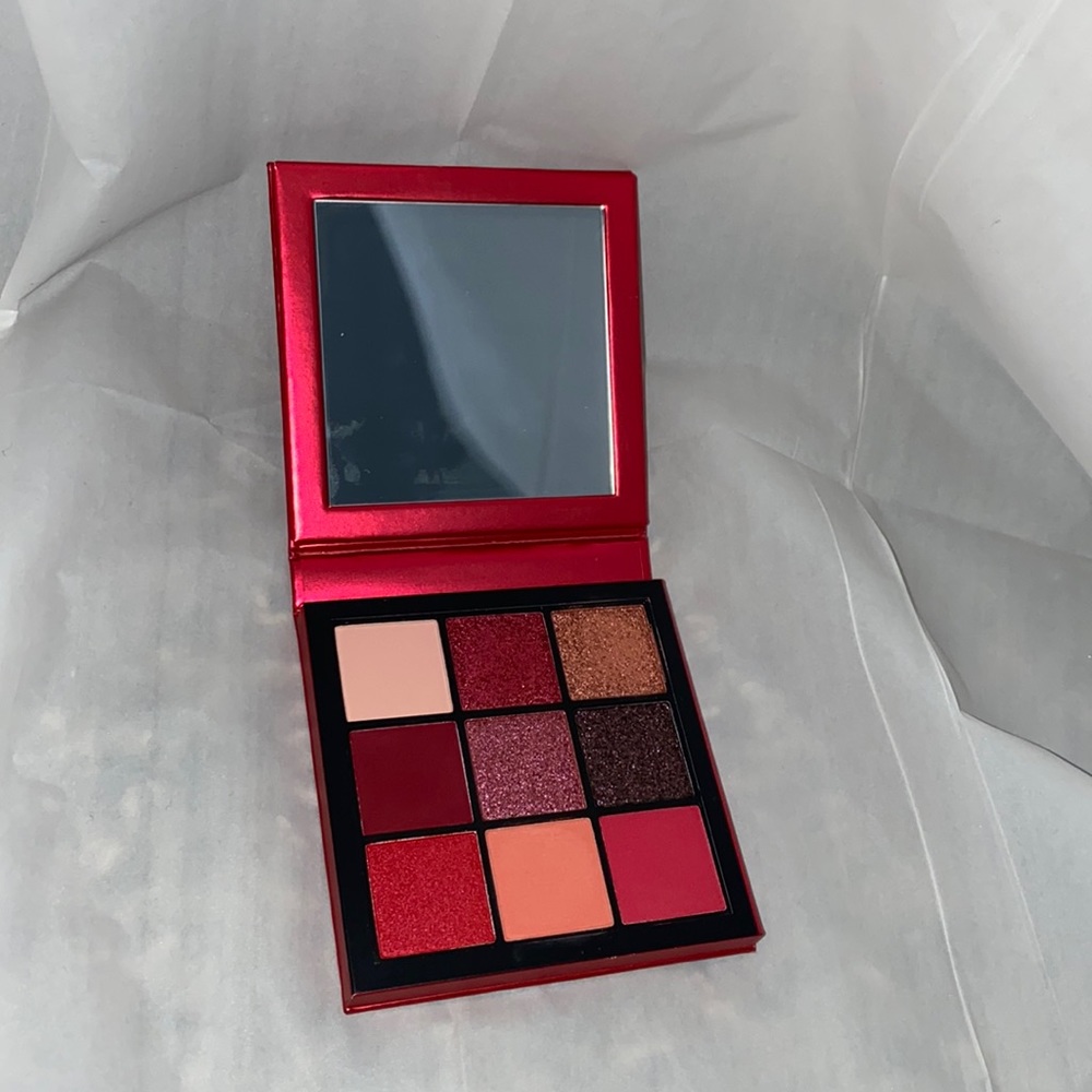 Never used Huda beauty pallete